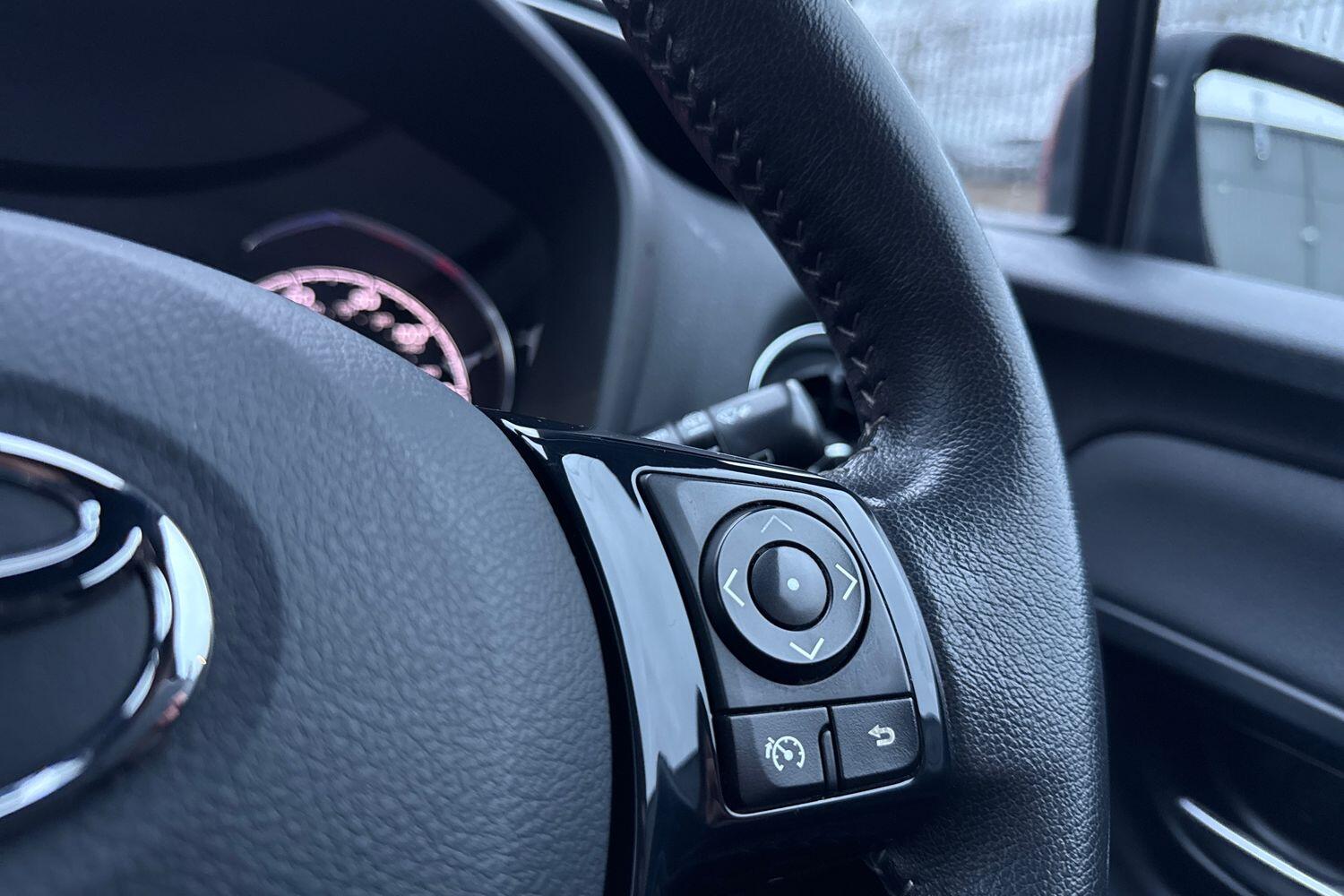 Used Toyota Yaris 2017 for sale - 76723720: Photo 25