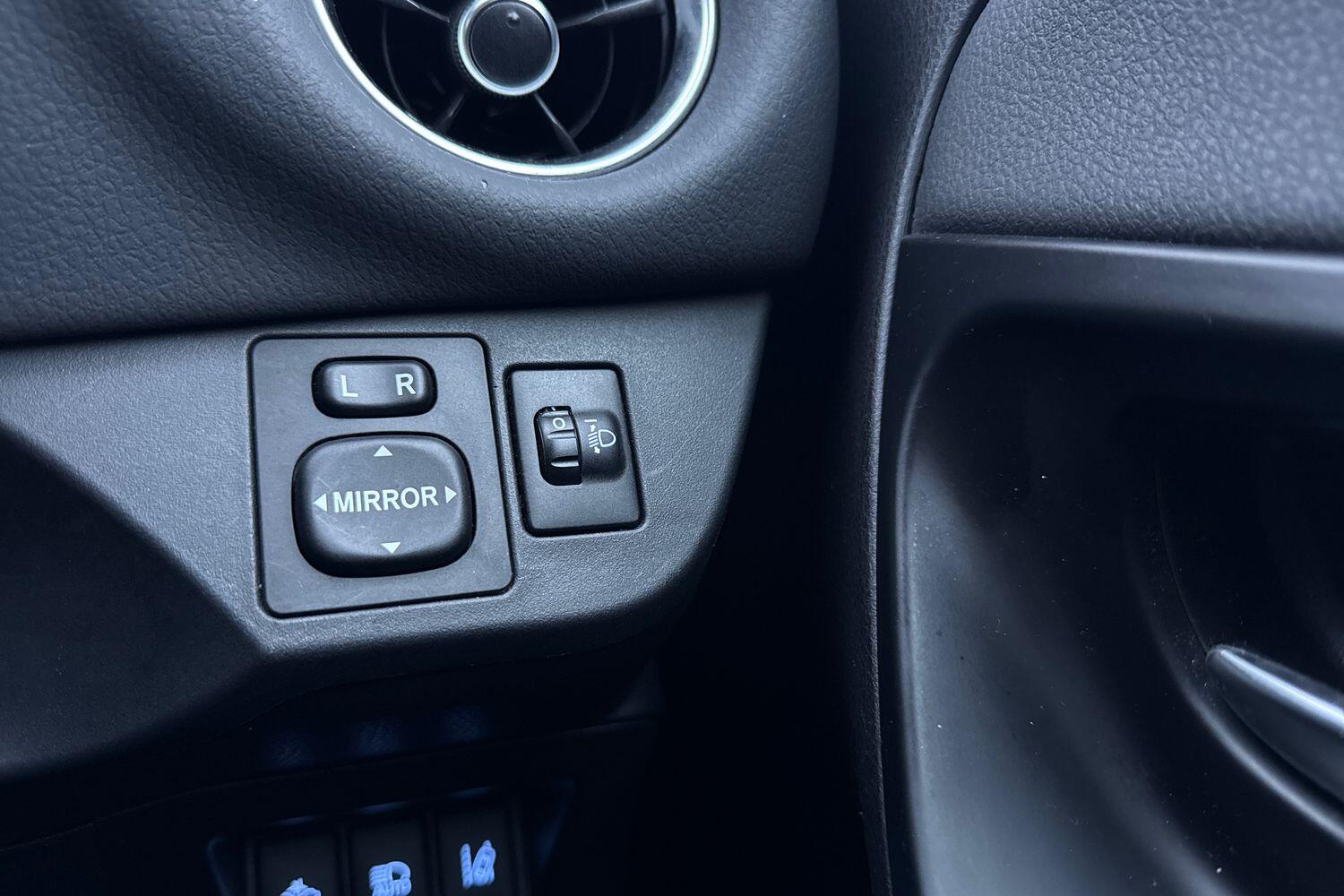 Used Toyota Yaris 2017 for sale - 76723720: Photo 26