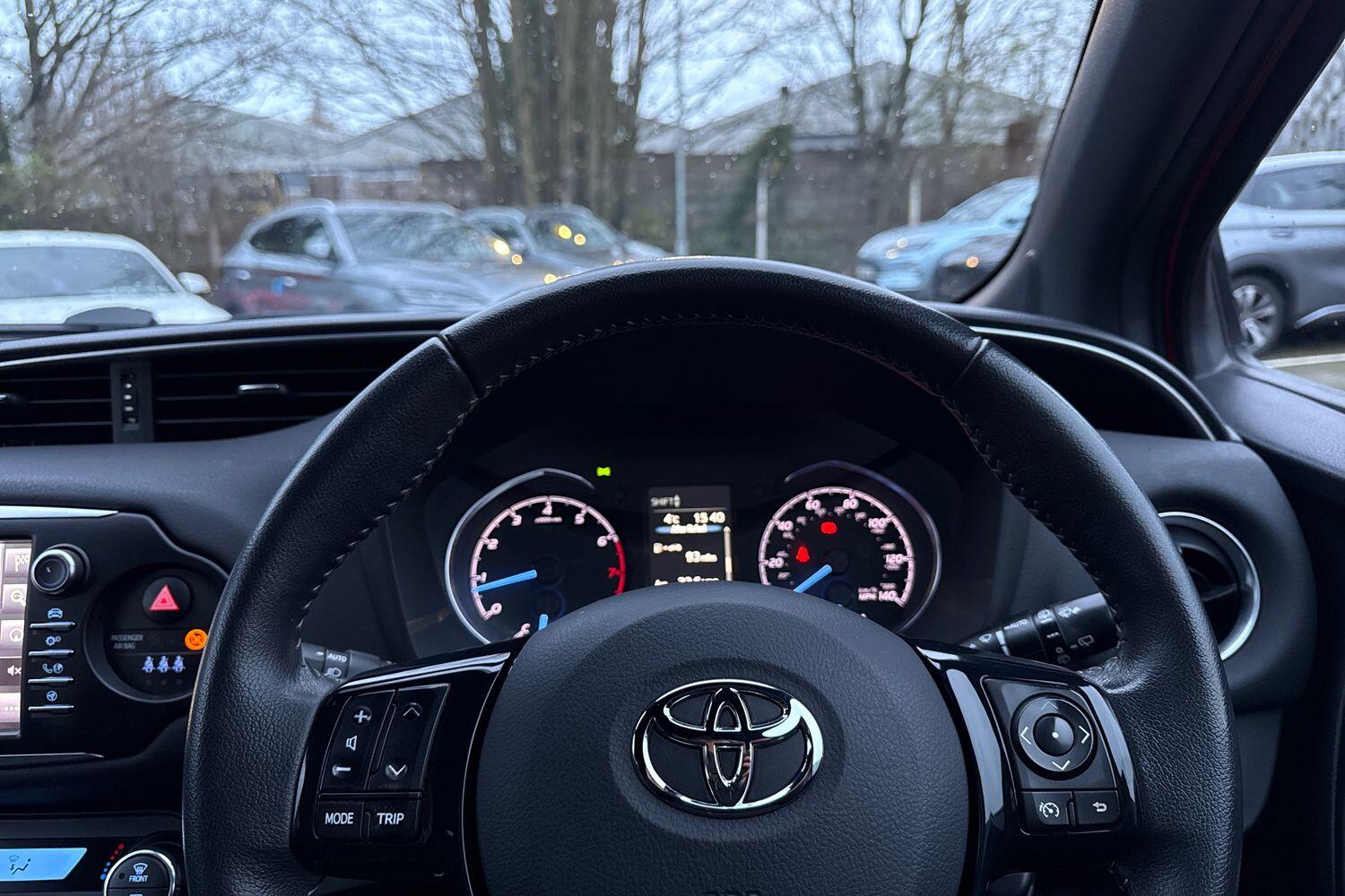 Used Toyota Yaris 2017 for sale - 76723720: Photo 34