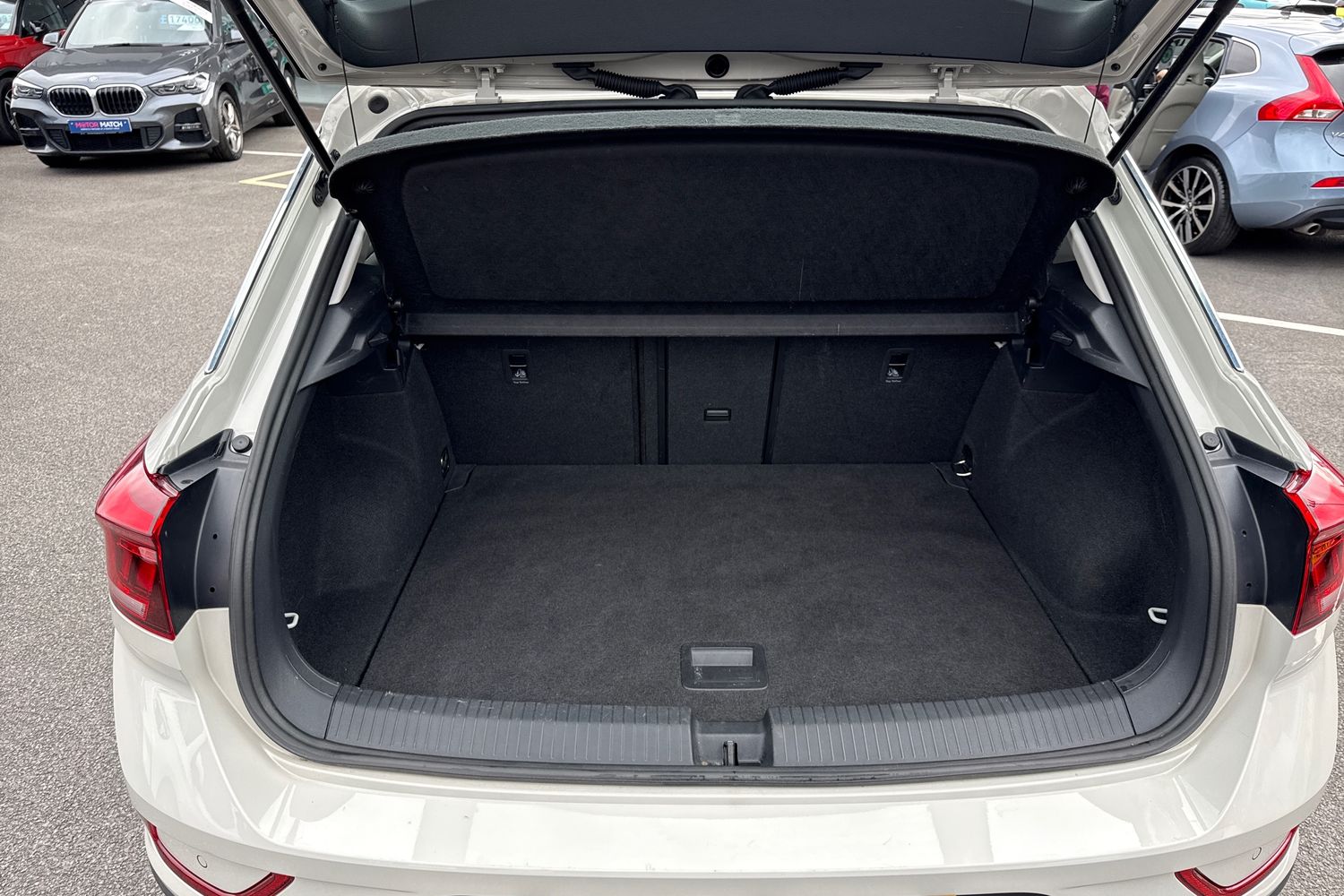 Used Volkswagen T-Roc 2022 for sale - 76654033: Photo 10