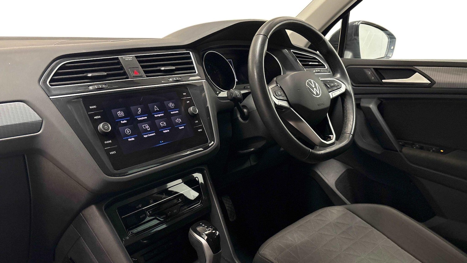 Used Volkswagen Tiguan 2022 for sale - 76495200: Photo 2