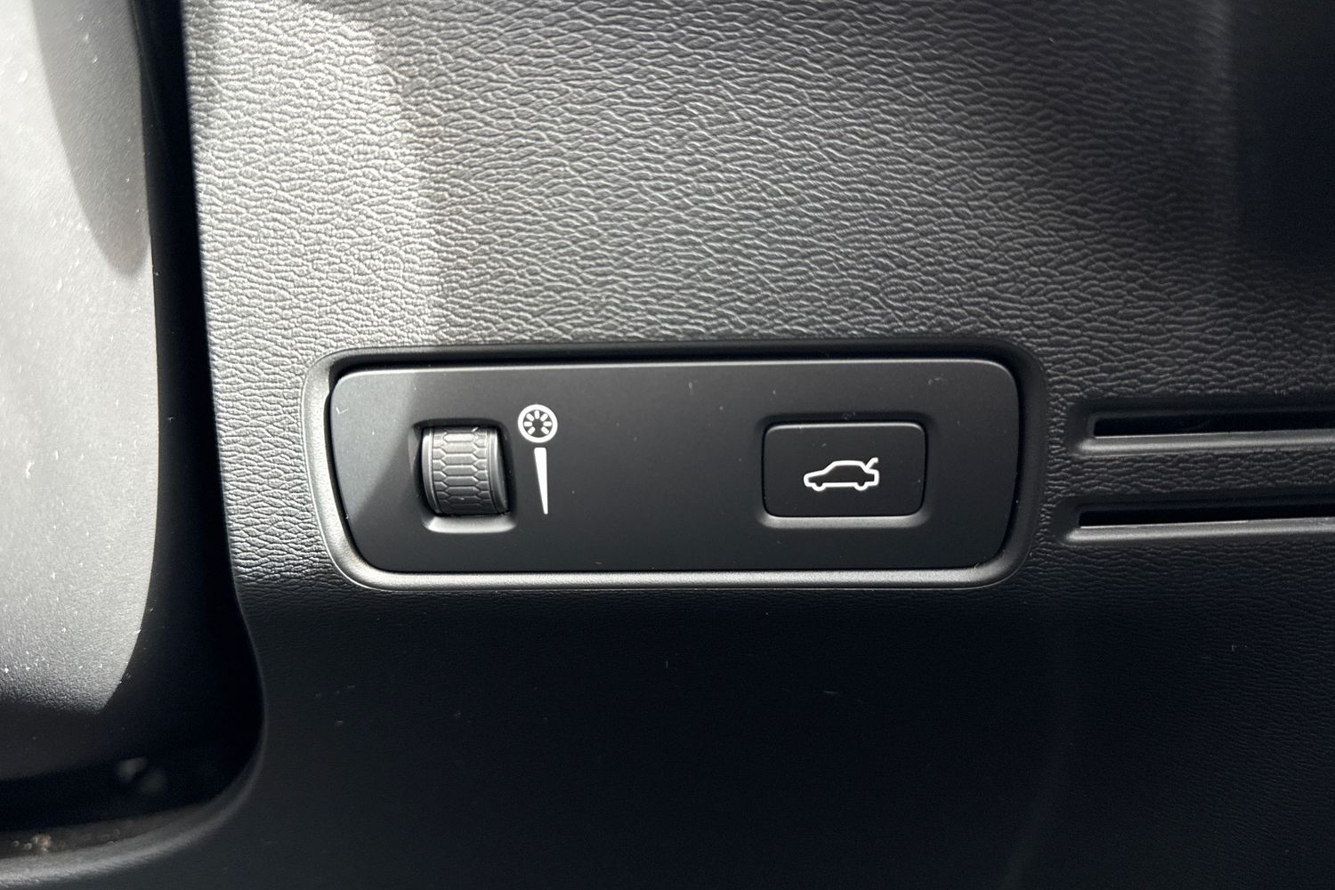 Used Volvo XC40 2019 for sale - 78024663: Photo 37