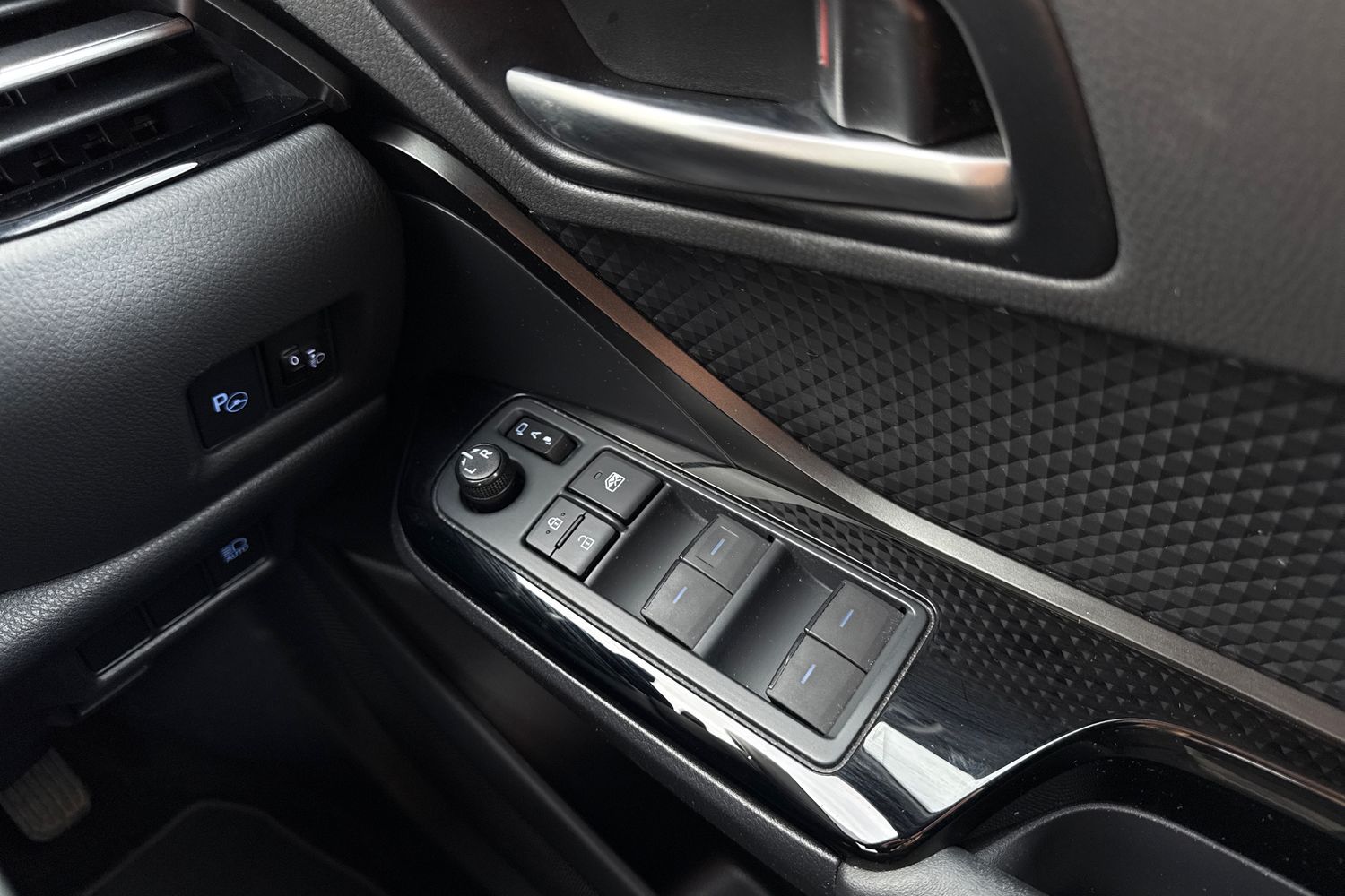 Used Toyota C-HR 2023 for sale - 77535423: Photo 18