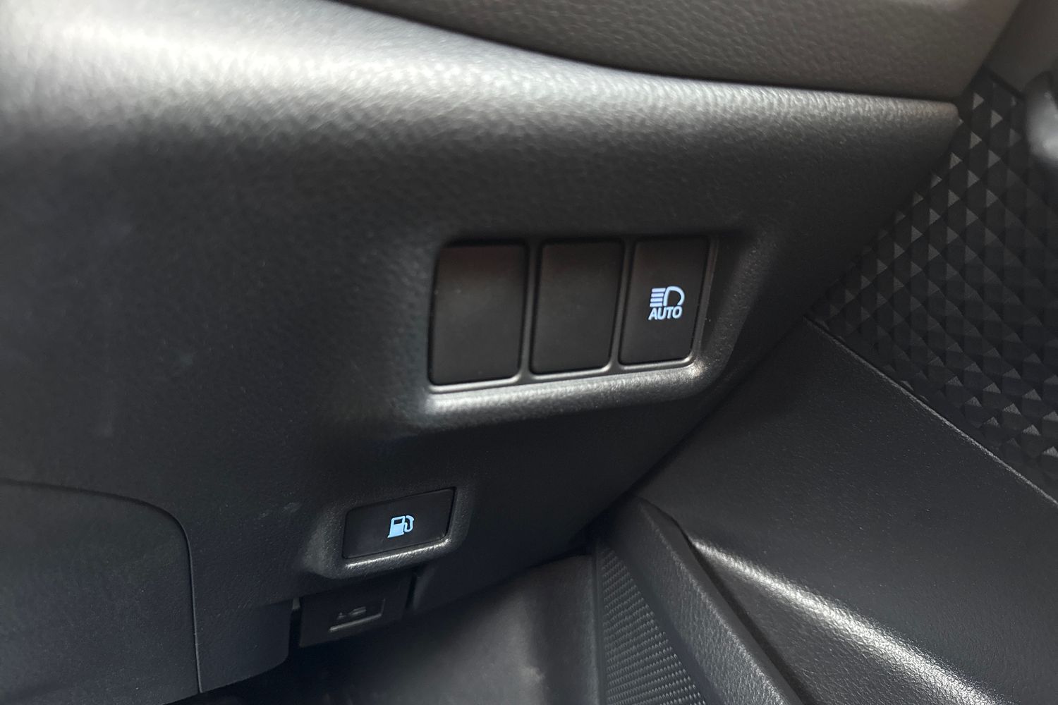 Used Toyota C-HR 2023 for sale - 77535423: Photo 41