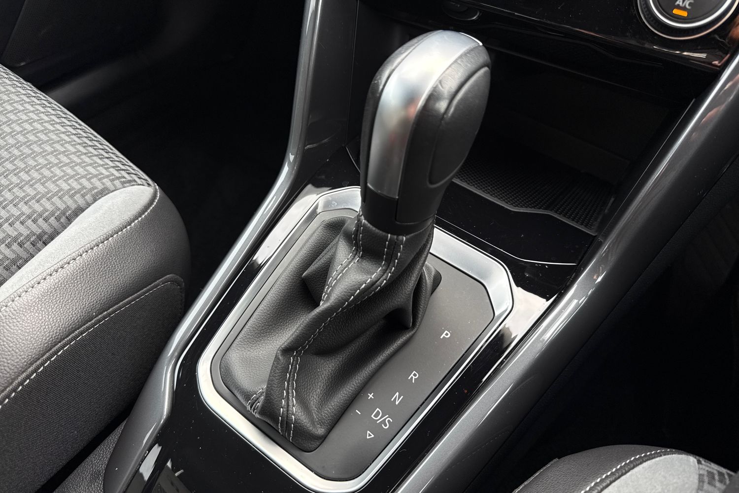 Used Volkswagen T-Roc 2021 for sale - 77582617: Photo 19