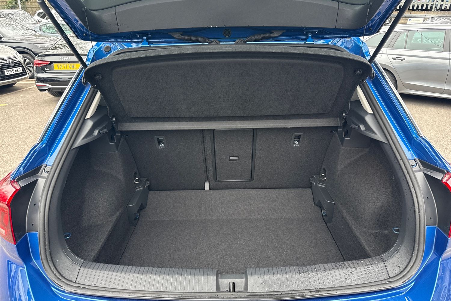 Used Volkswagen T-Roc 2023 for sale - 77608199: Photo 10