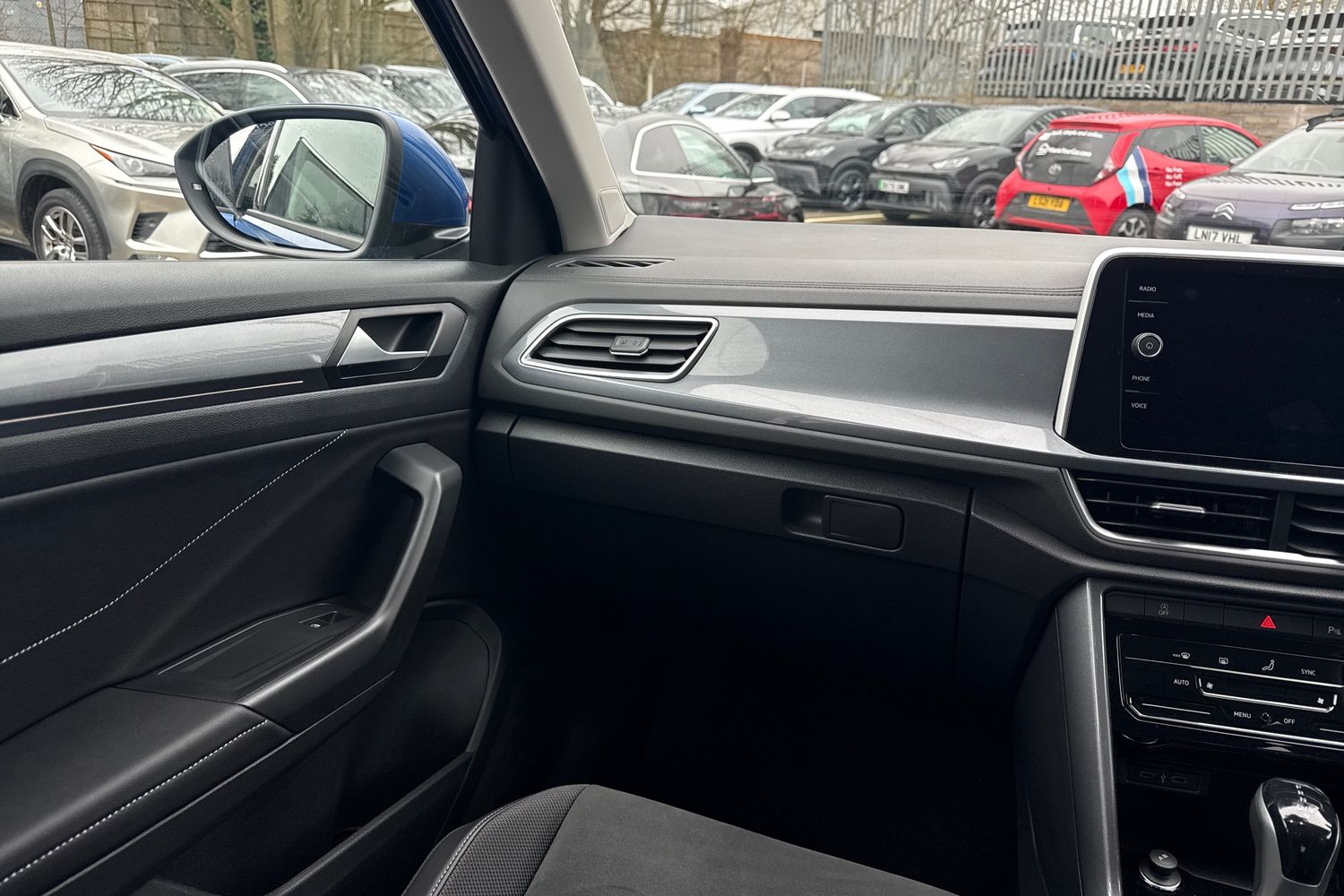 Used Volkswagen T-Roc 2023 for sale - 77608199: Photo 15