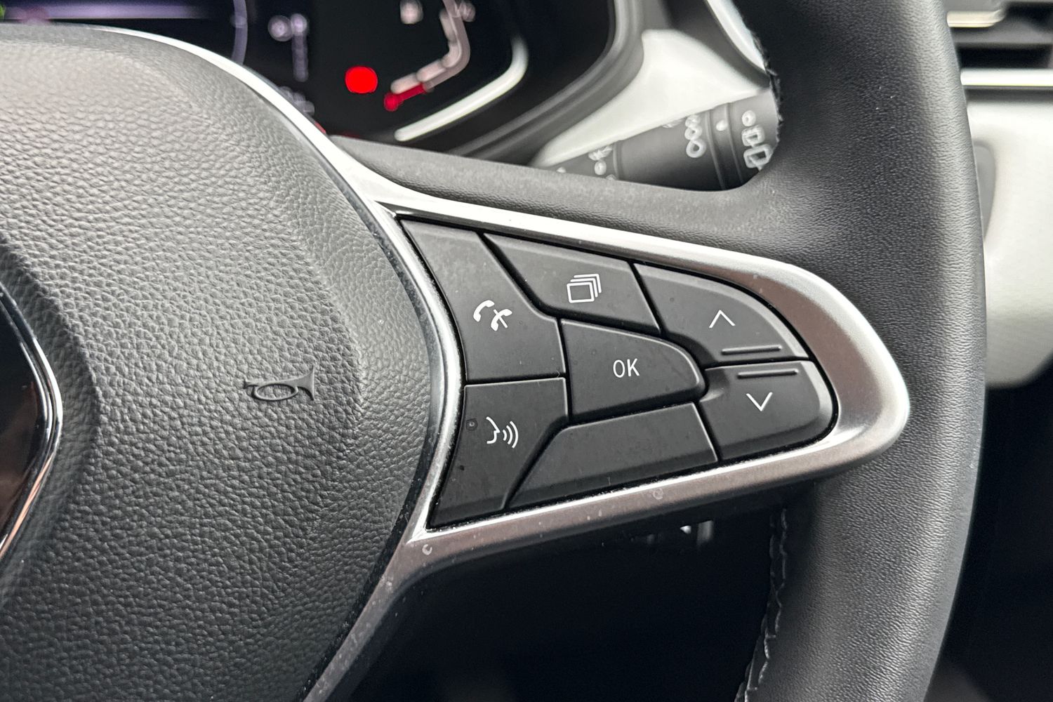 Used Renault Clio 2023 for sale - 76365189: Photo 31
