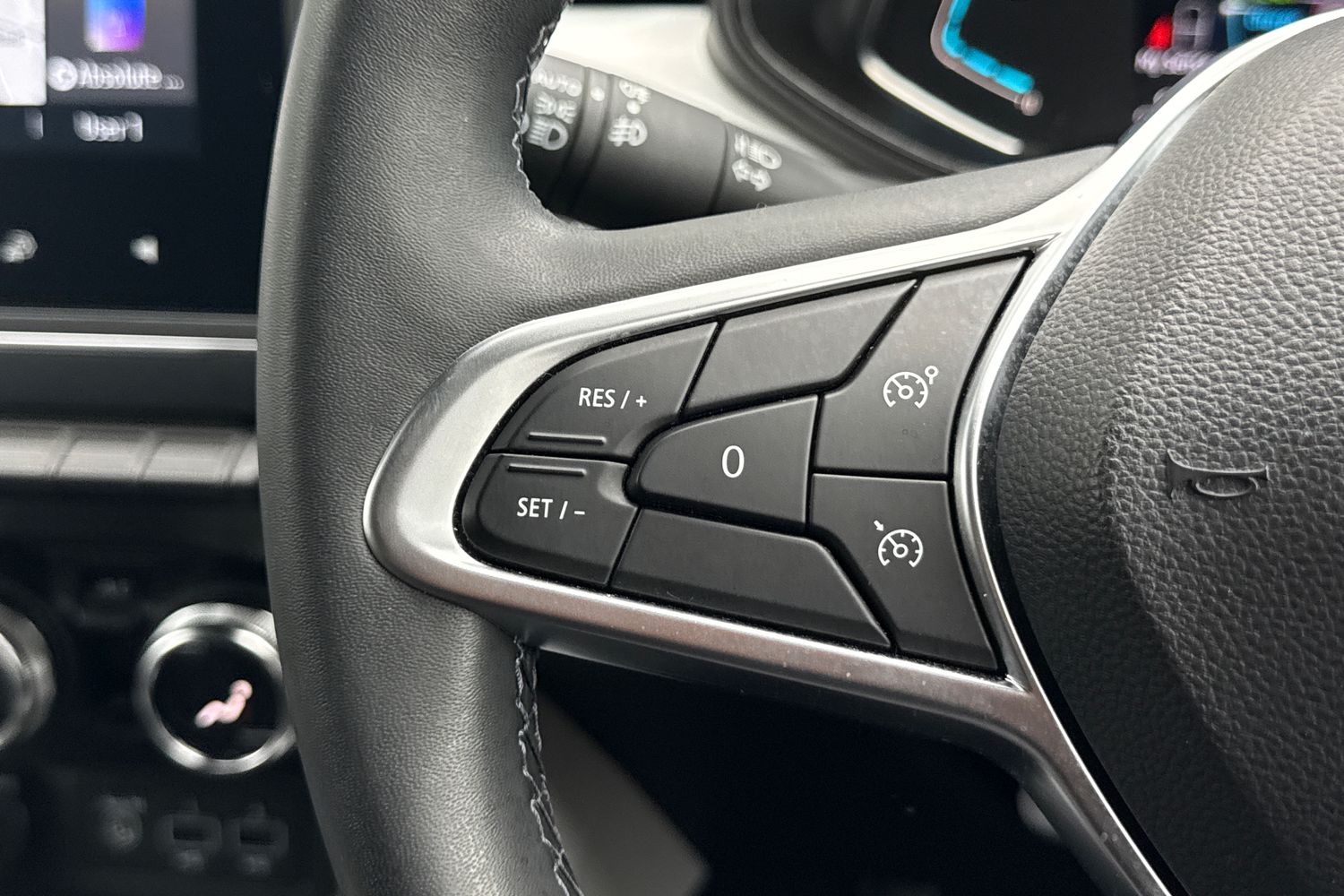 Used Renault Clio 2023 for sale - 76365189: Photo 32