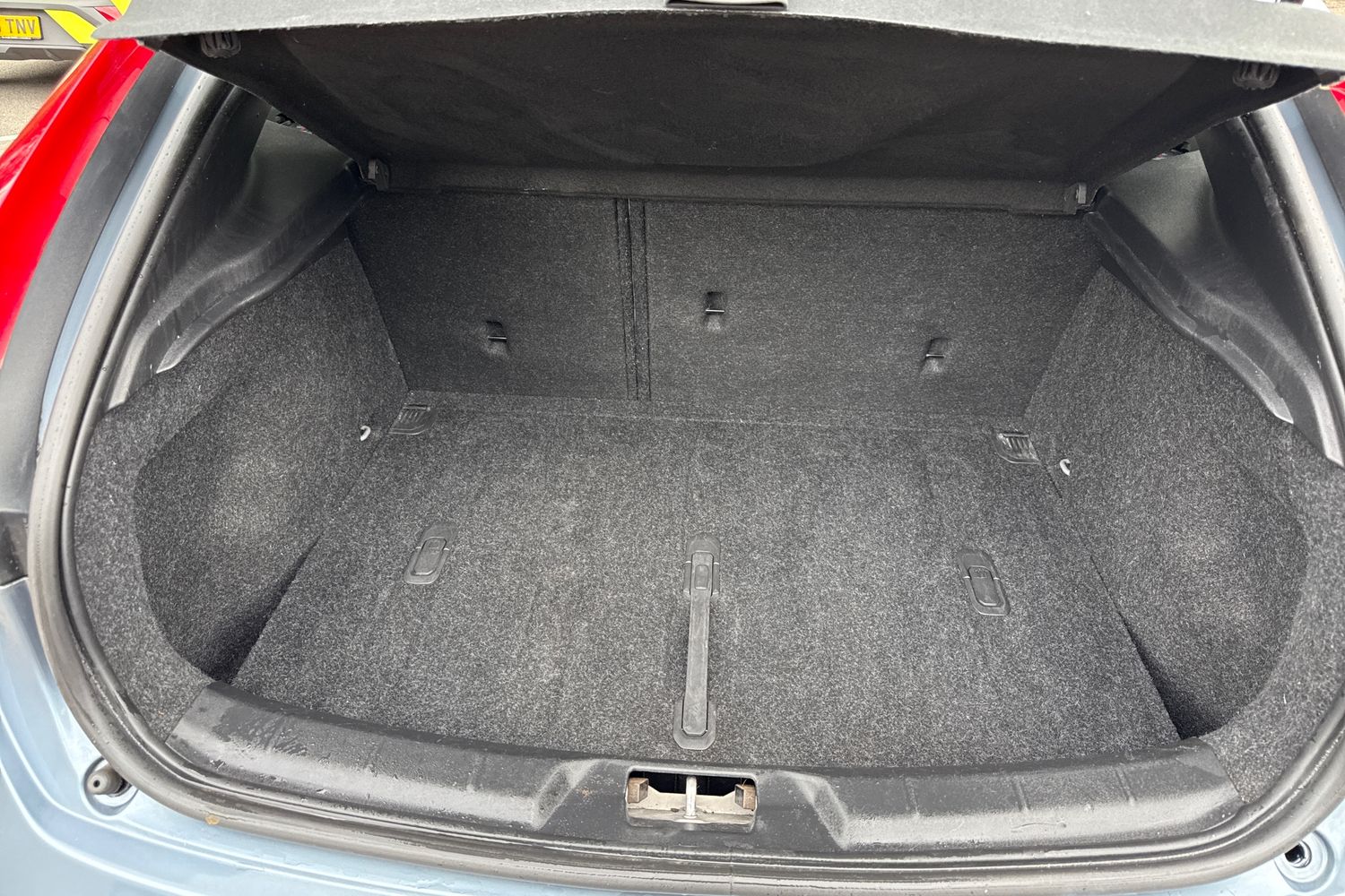 Used Volvo V40 2019 for sale - 76365173: Photo 10
