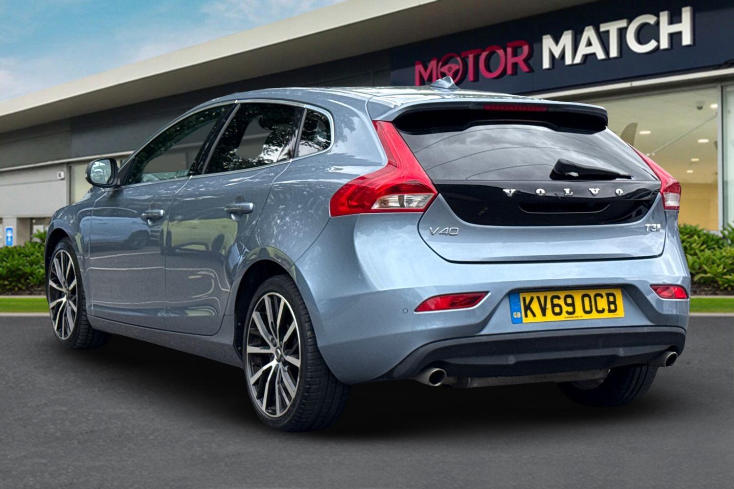 Used Volvo V40 2019 for sale - 76365173: Photo 2