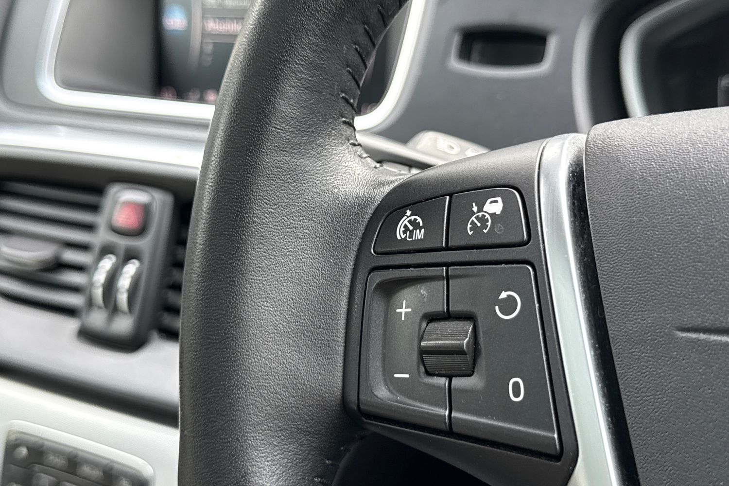 Used Volvo V40 2019 for sale - 76365173: Photo 36