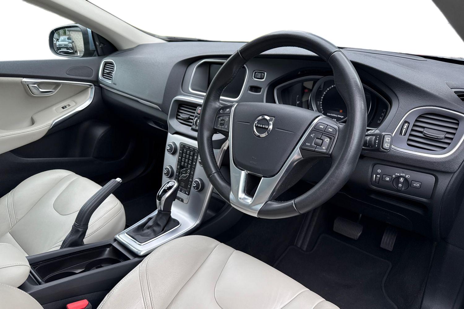 Used Volvo V40 2019 for sale - 76365173: Photo 8