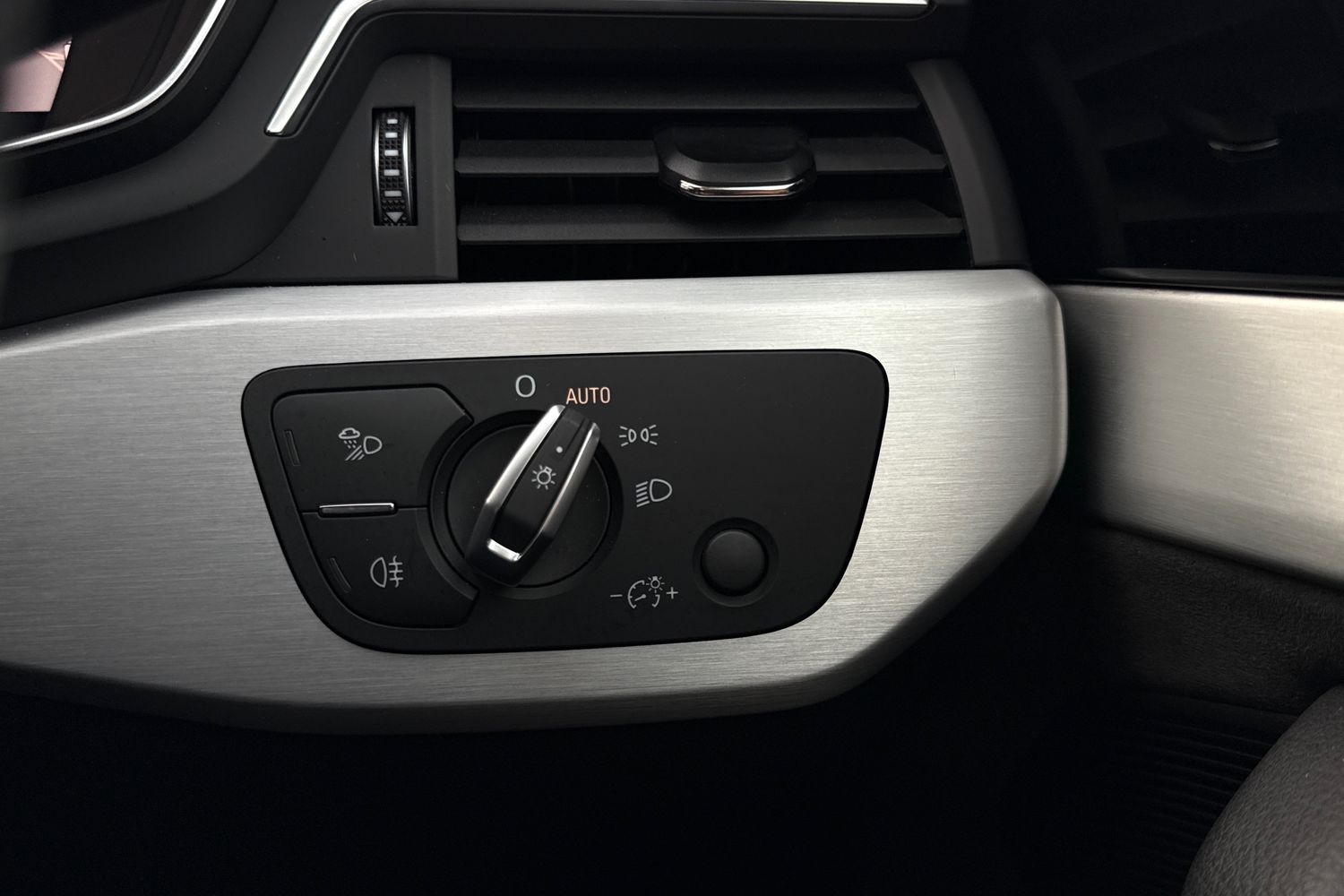 Used Audi A4 2020 for sale - 76863359: Photo 49