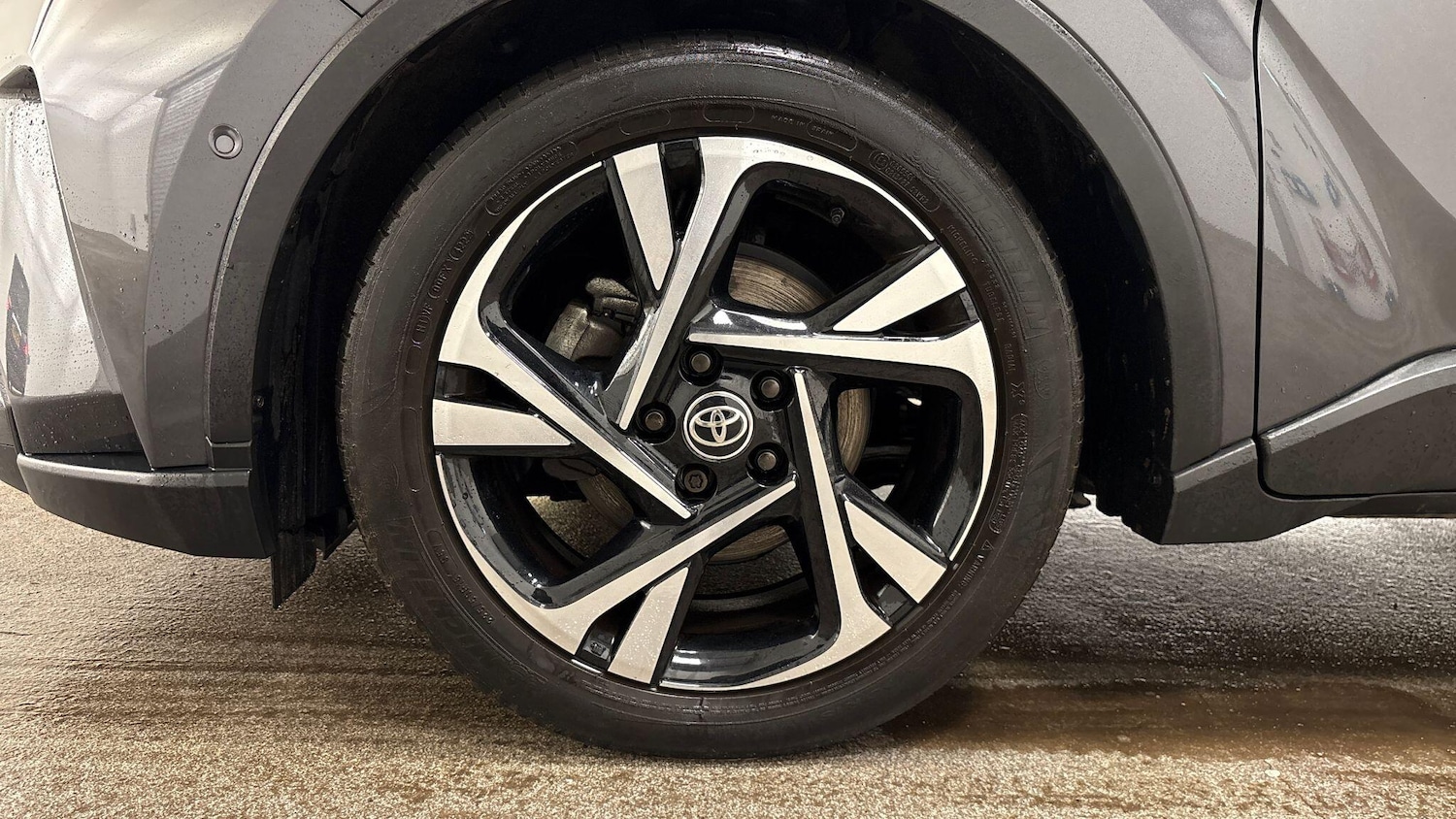 Used Toyota C-HR 2023 for sale - 77128961: Photo 4