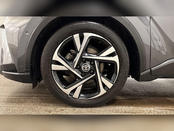 Used Toyota C-HR 2023 for sale - 77128961: Photo