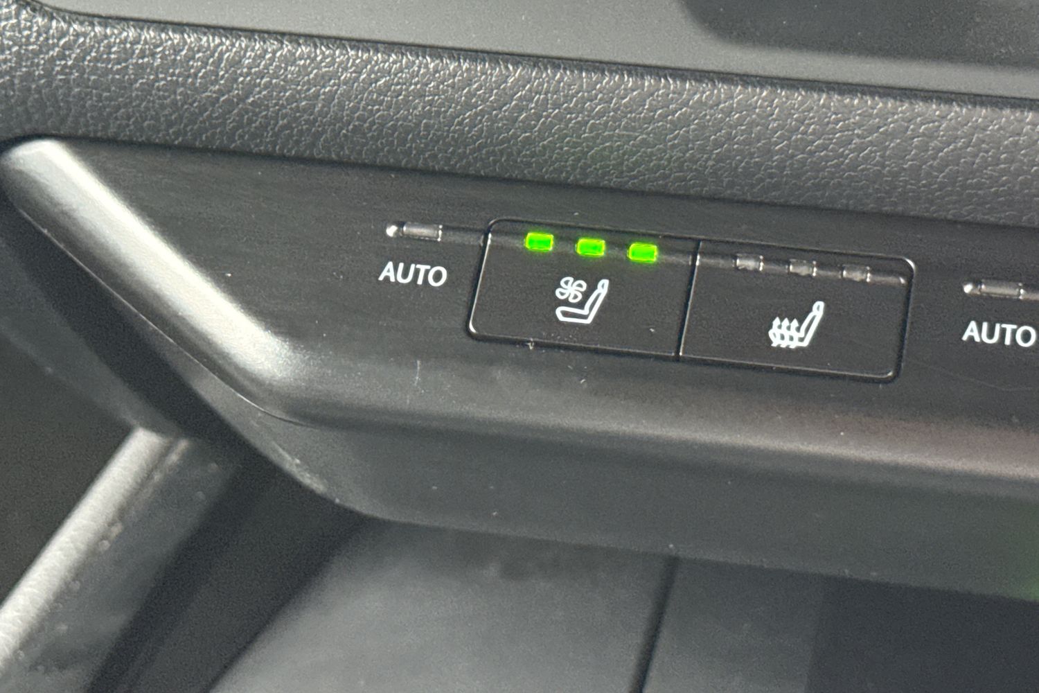 Used Lexus UX 2019 for sale - 76365123: Photo 46