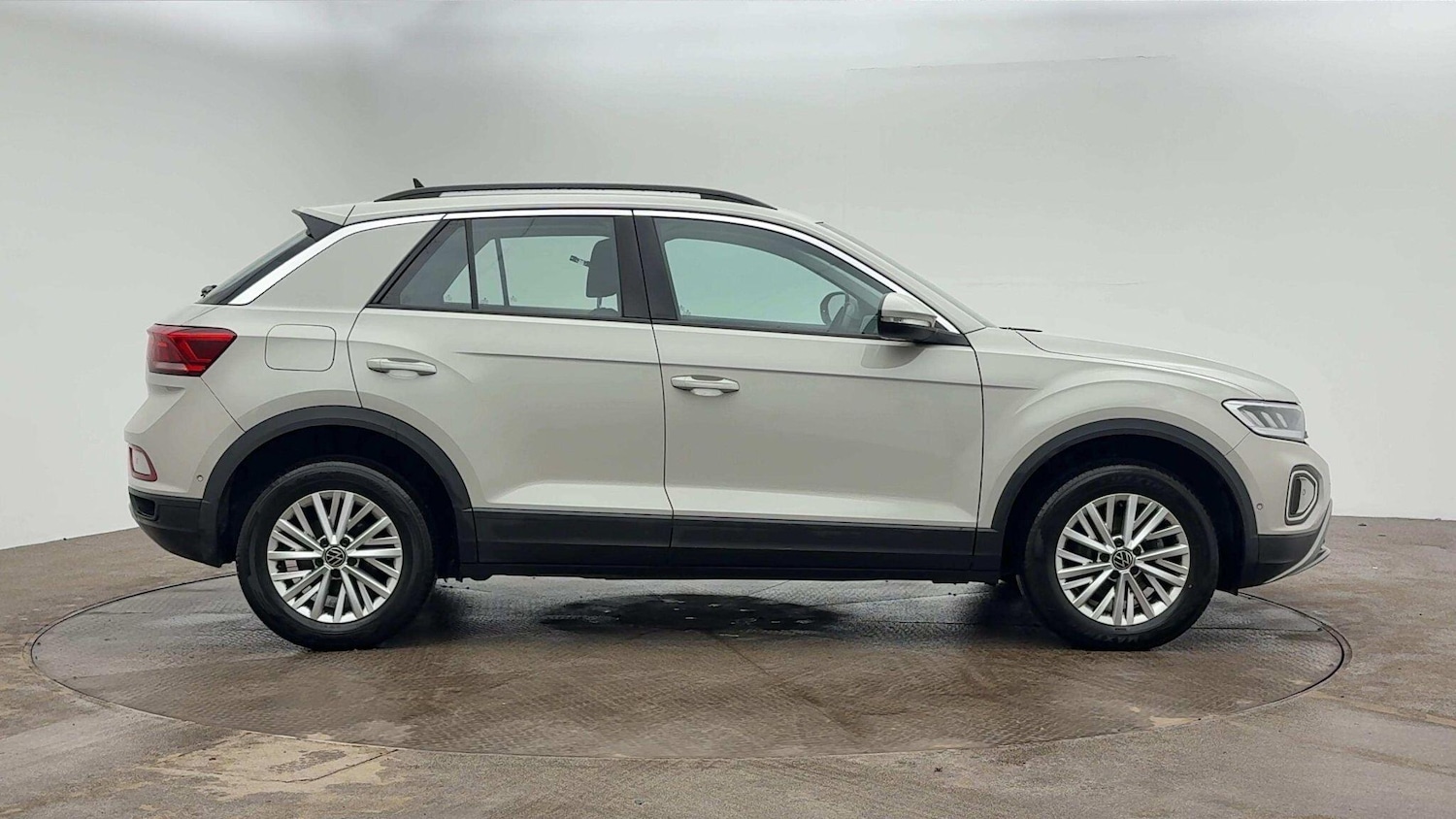Used Volkswagen T-Roc 2022 for sale - 77187353: Photo 2
