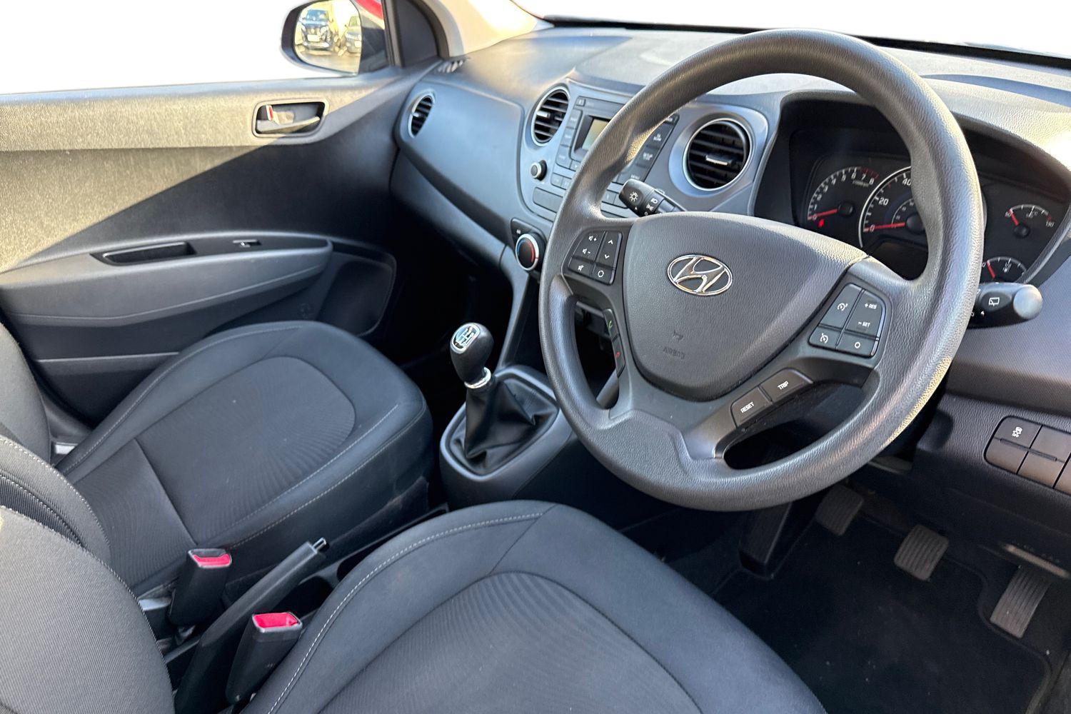 Used Hyundai i10 2017 for sale - 77011432: Photo 8