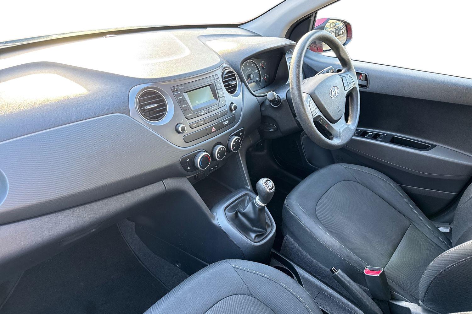 Used Hyundai i10 2017 for sale - 77011432: Photo 9