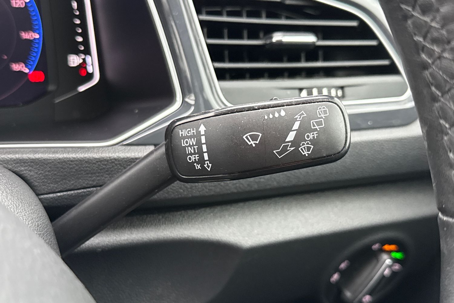 Used Volkswagen T-Roc 2019 for sale - 76365181: Photo 27