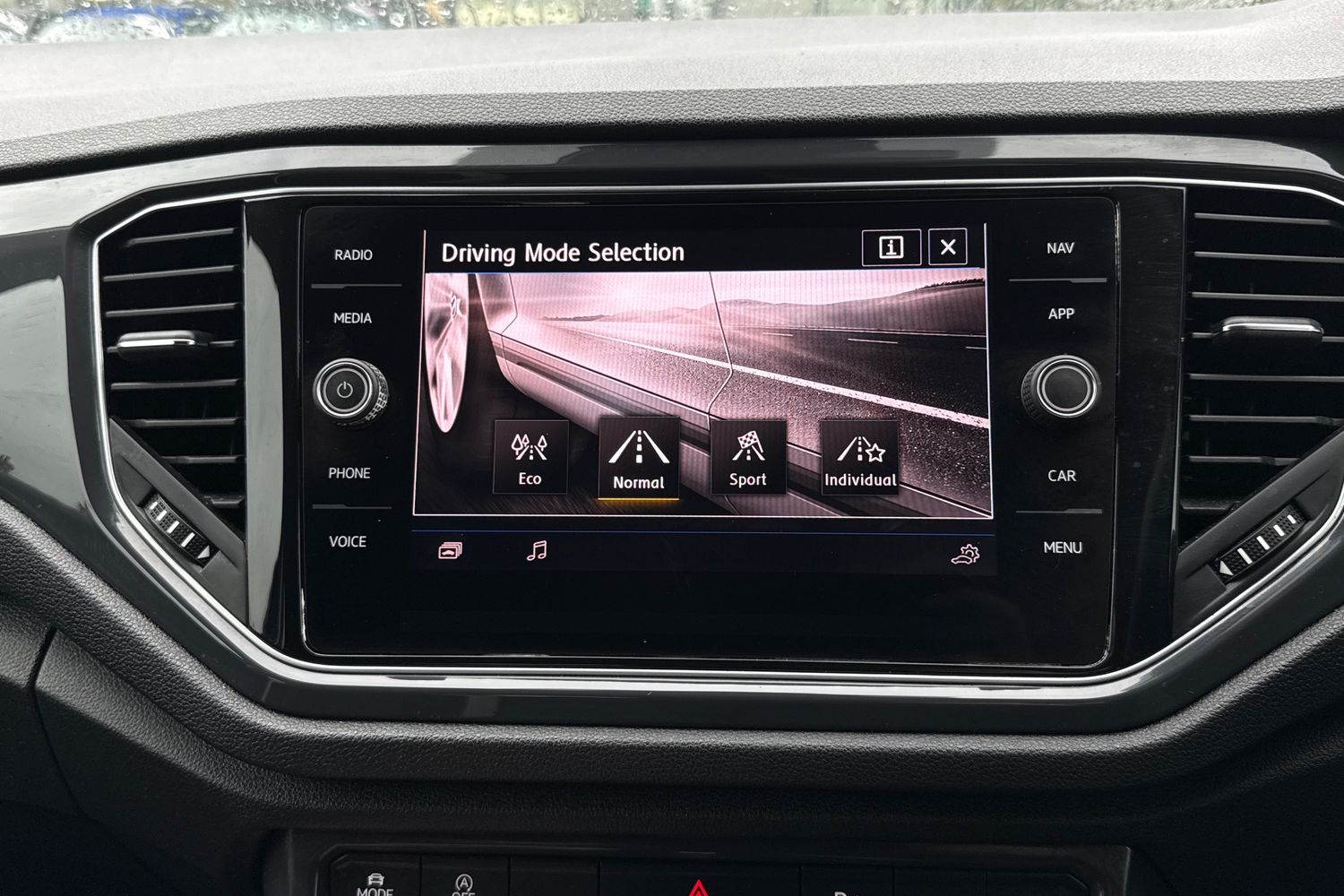 Used Volkswagen T-Roc 2019 for sale - 76365181: Photo 39