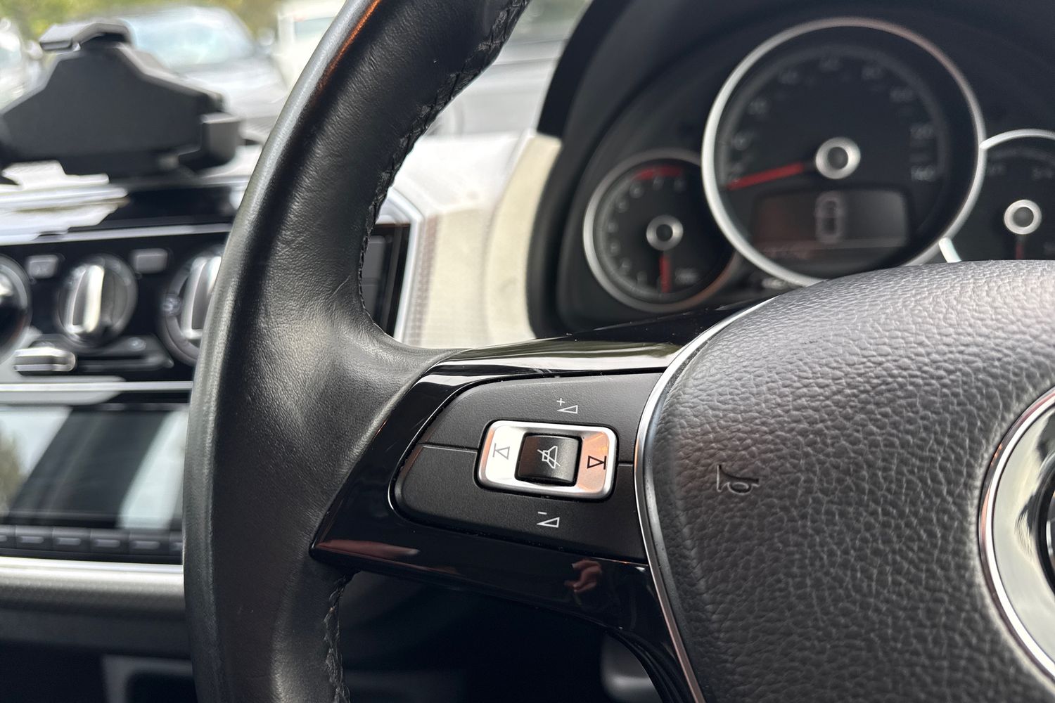 Used Volkswagen up! 2019 for sale - 76374751: Photo 26