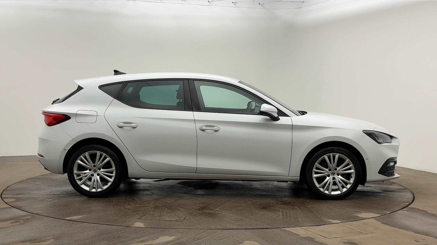 Used SEAT Leon 2021 for sale - 77187303: Photo 2