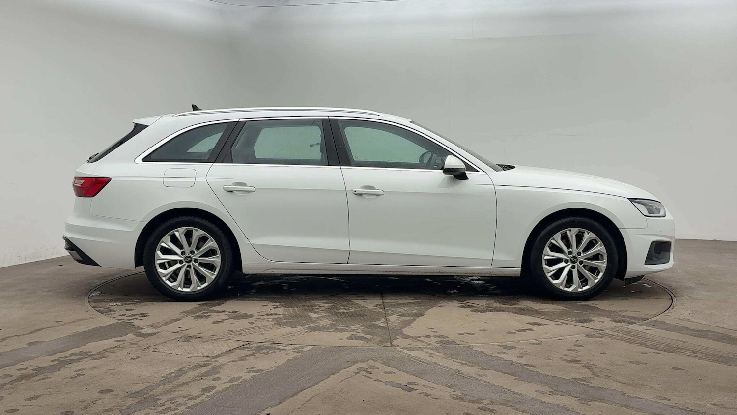 Used Audi A4 2022 for sale - 77187302: Photo 2