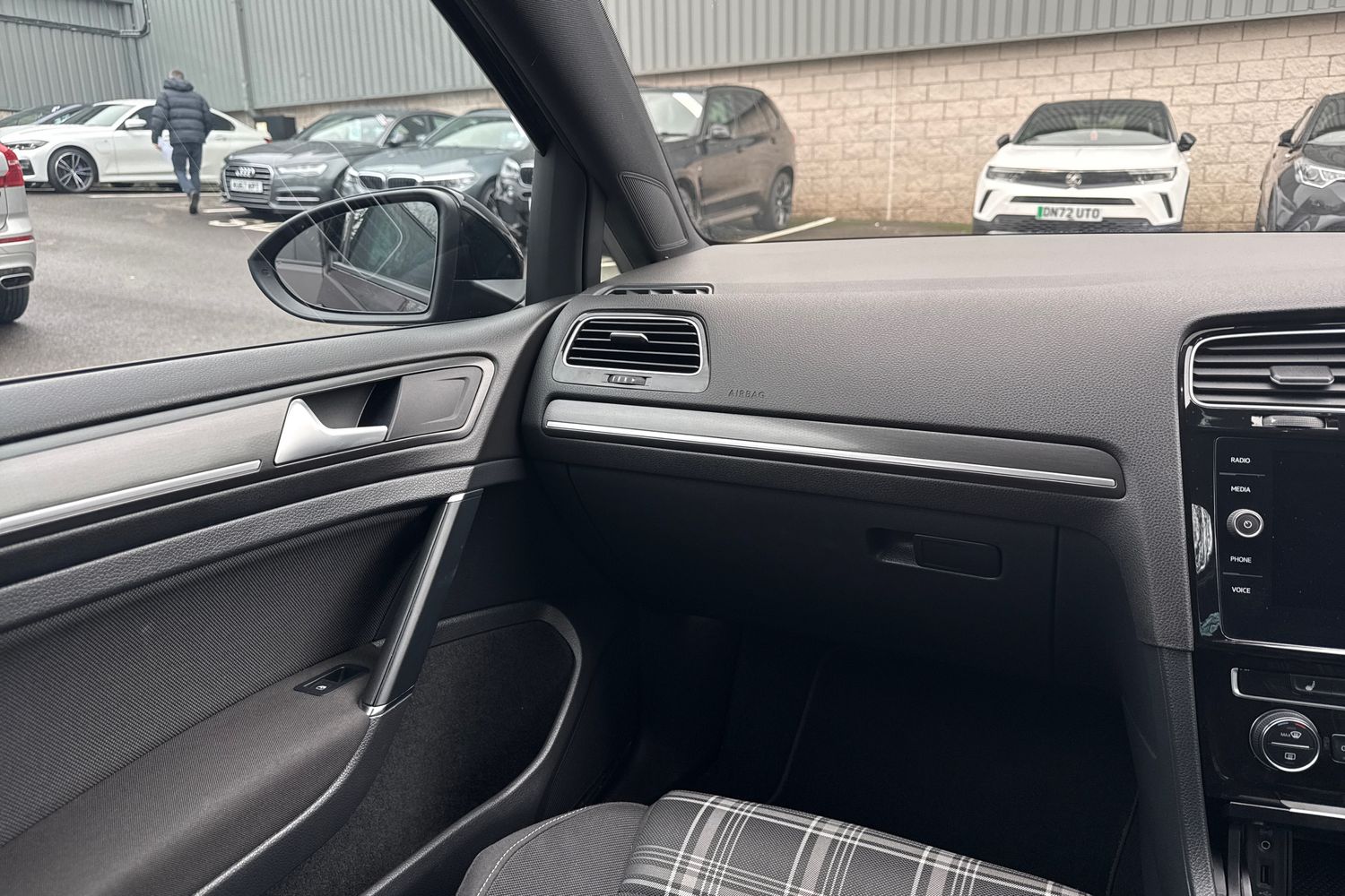 Used Volkswagen Golf 2017 for sale - 77032385: Photo 15