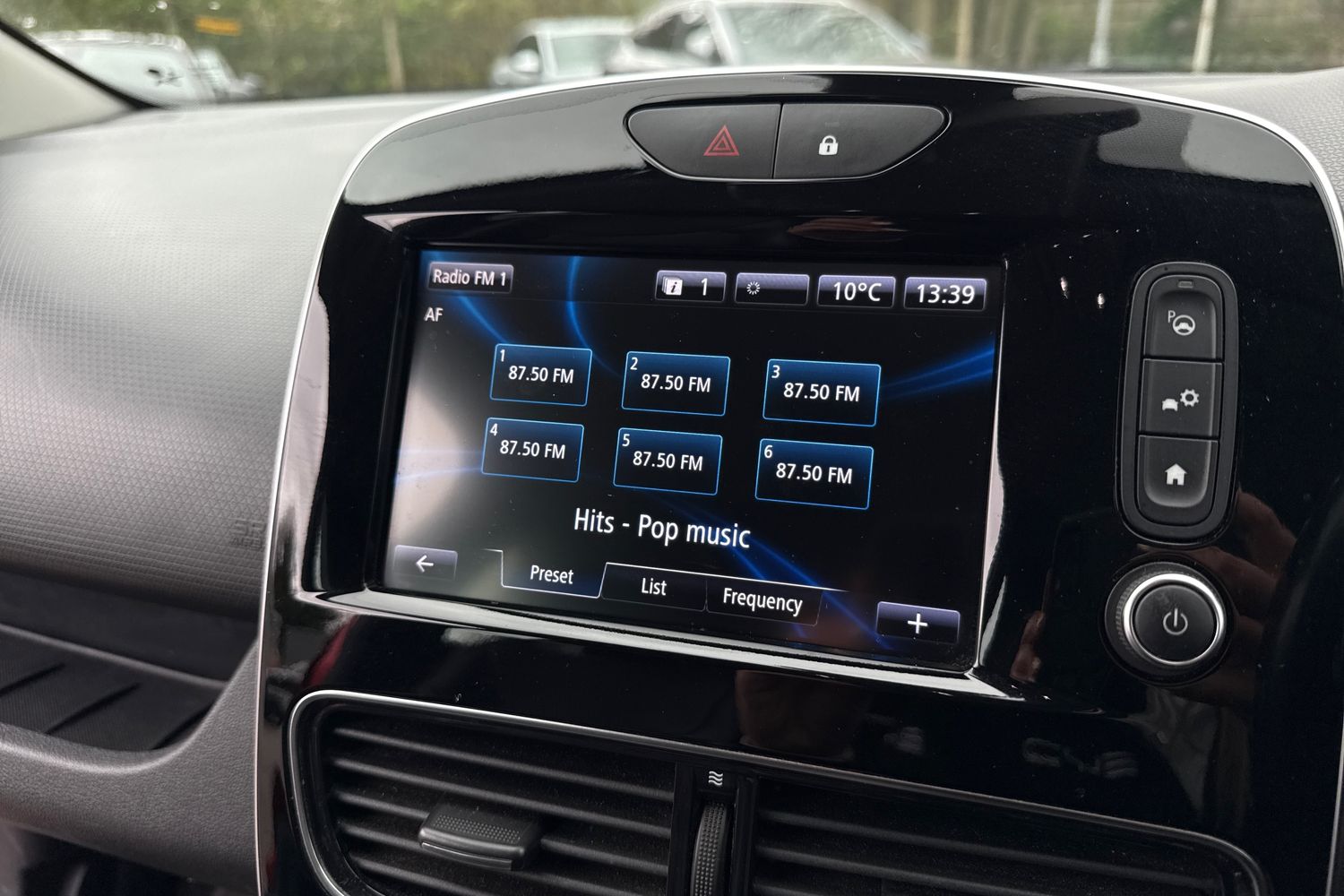 Used Renault Clio 2018 for sale - 78189670: Photo 12