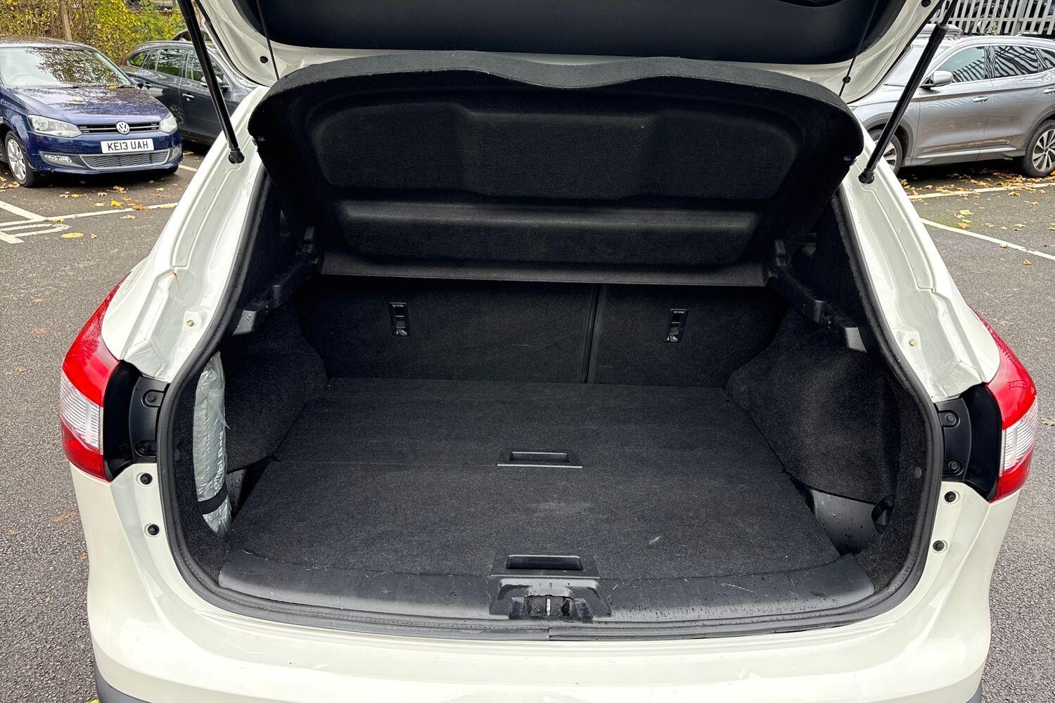 Used Nissan Qashqai 2016 for sale - 76469335: Photo 9