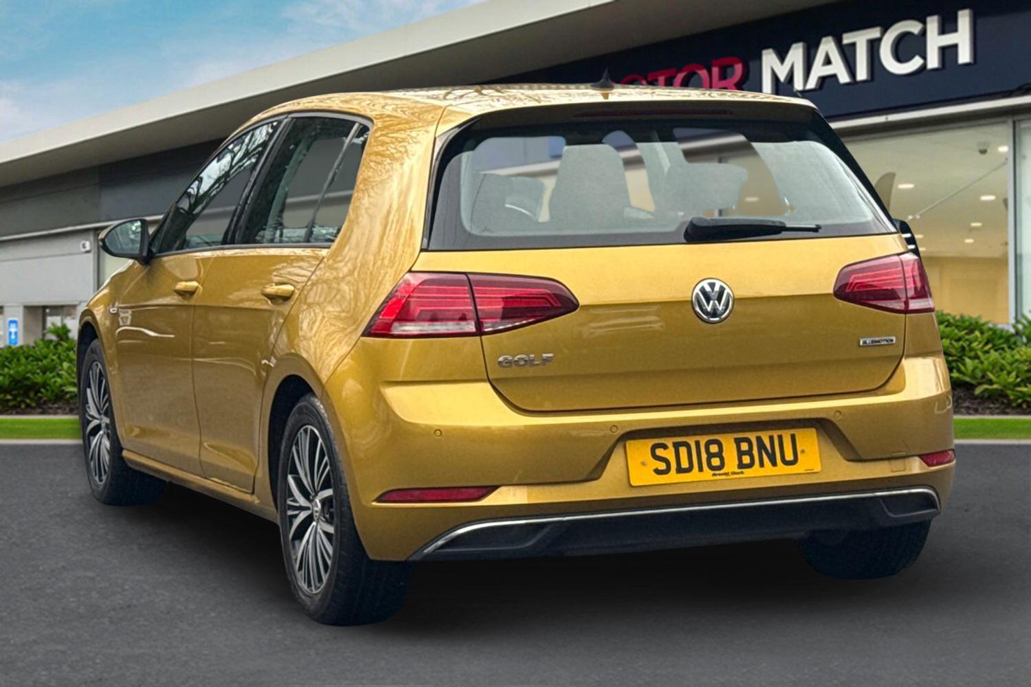 Used Volkswagen Golf 2018 for sale - 76961627: Photo 2