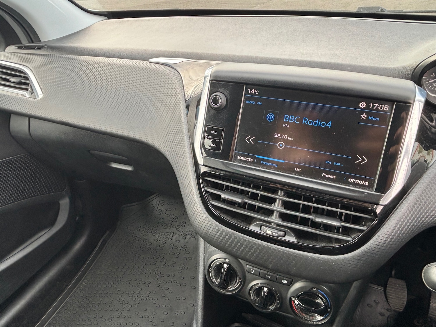 Used Peugeot 208 2017 for sale - 78180214: Photo 17