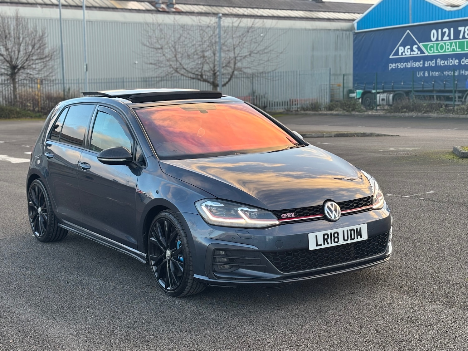 Used Volkswagen Golf 2018 for sale - 76847352: Photo 1