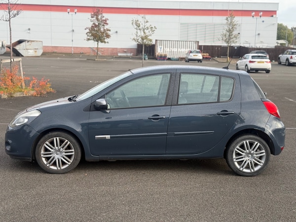 Used Renault Clio 2012 for sale - 76340665: Photo 4