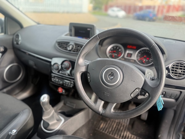 Used Renault Clio 2012 for sale - 76340665: Photo 8