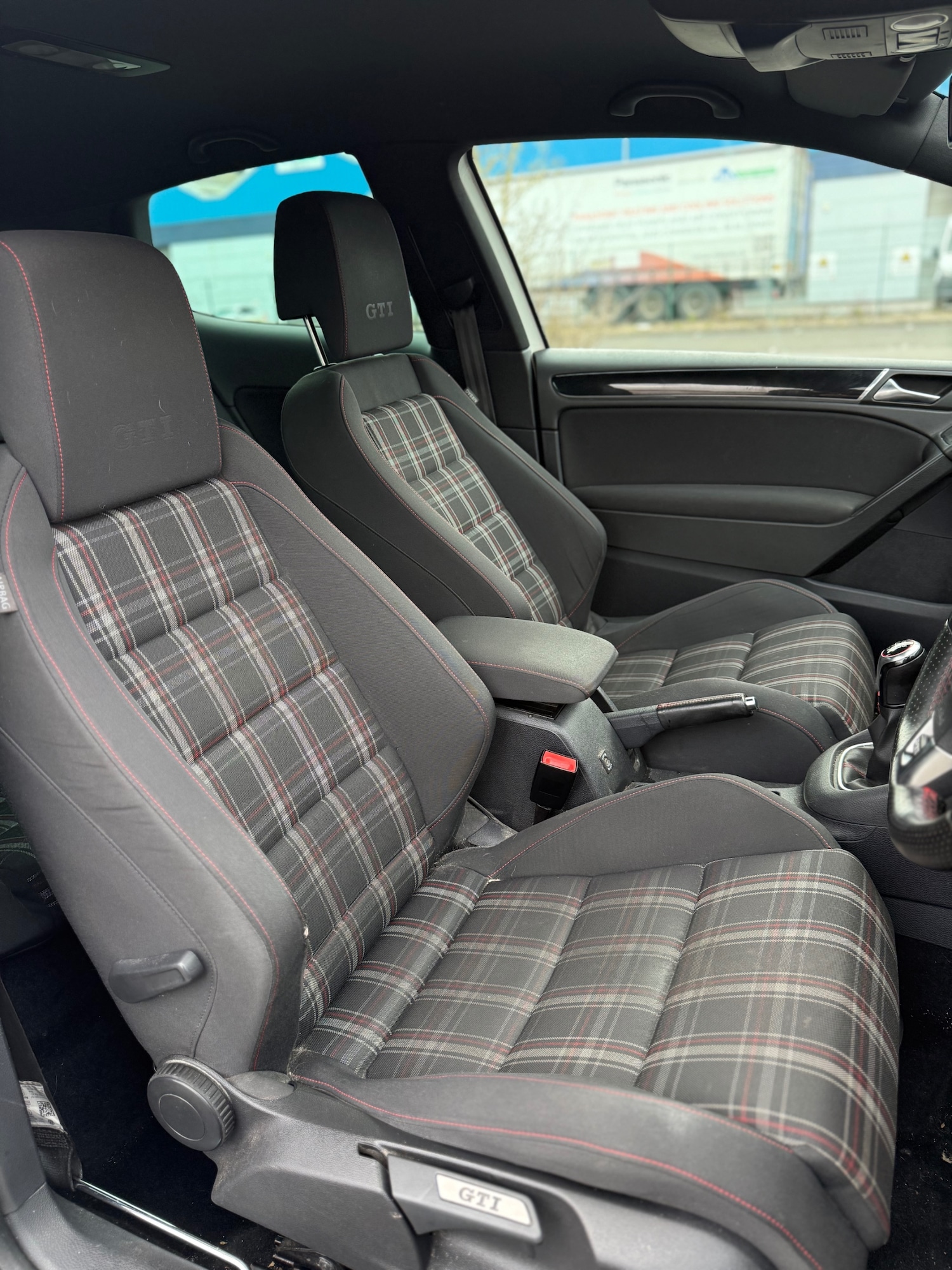 Used Volkswagen Golf 2011 for sale - 77730525: Photo 9