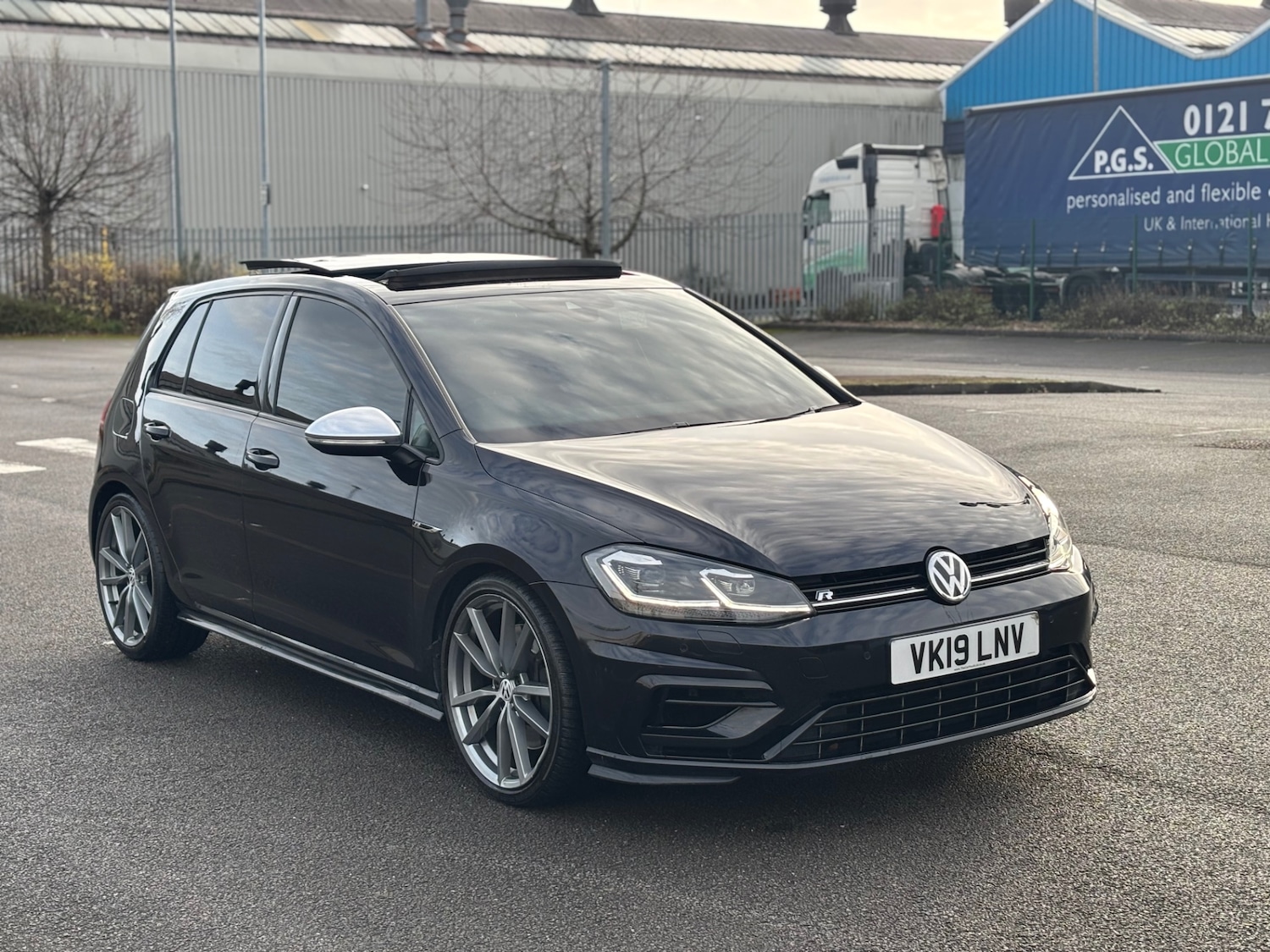 Used Volkswagen Golf 2019 for sale - 76855476: Photo 1