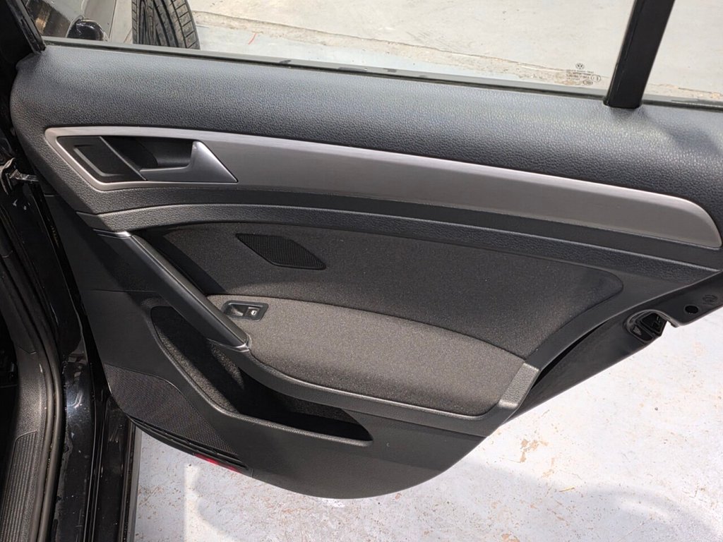 Used Volkswagen Golf 2015 for sale - 77188250: Photo 9