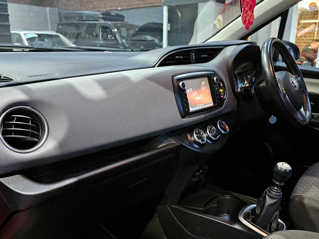 Used Toyota Yaris 2015 for sale - 77269174: Photo 24