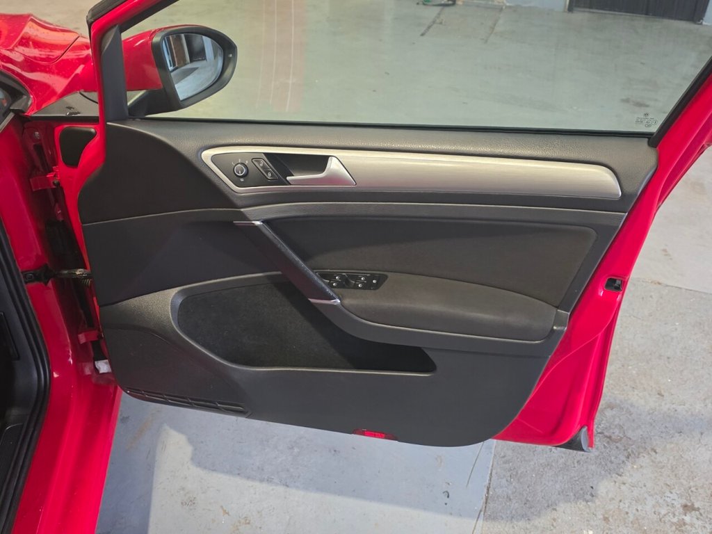 Used Volkswagen Golf 2014 for sale - 77360077: Photo 14