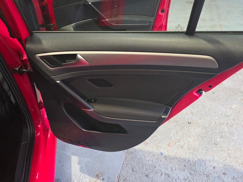 Used Volkswagen Golf 2014 for sale - 77360077: Photo 17