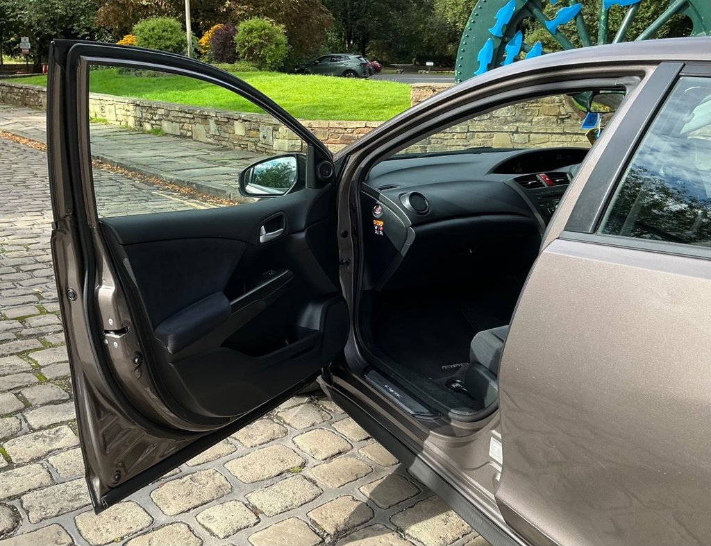 Used Honda Civic 2014 for sale - 76787698: Photo 17