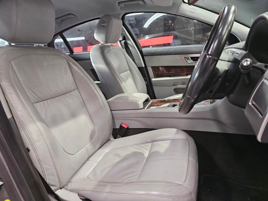 Used Jaguar XF 2010 for sale - 76787716: Photo 12
