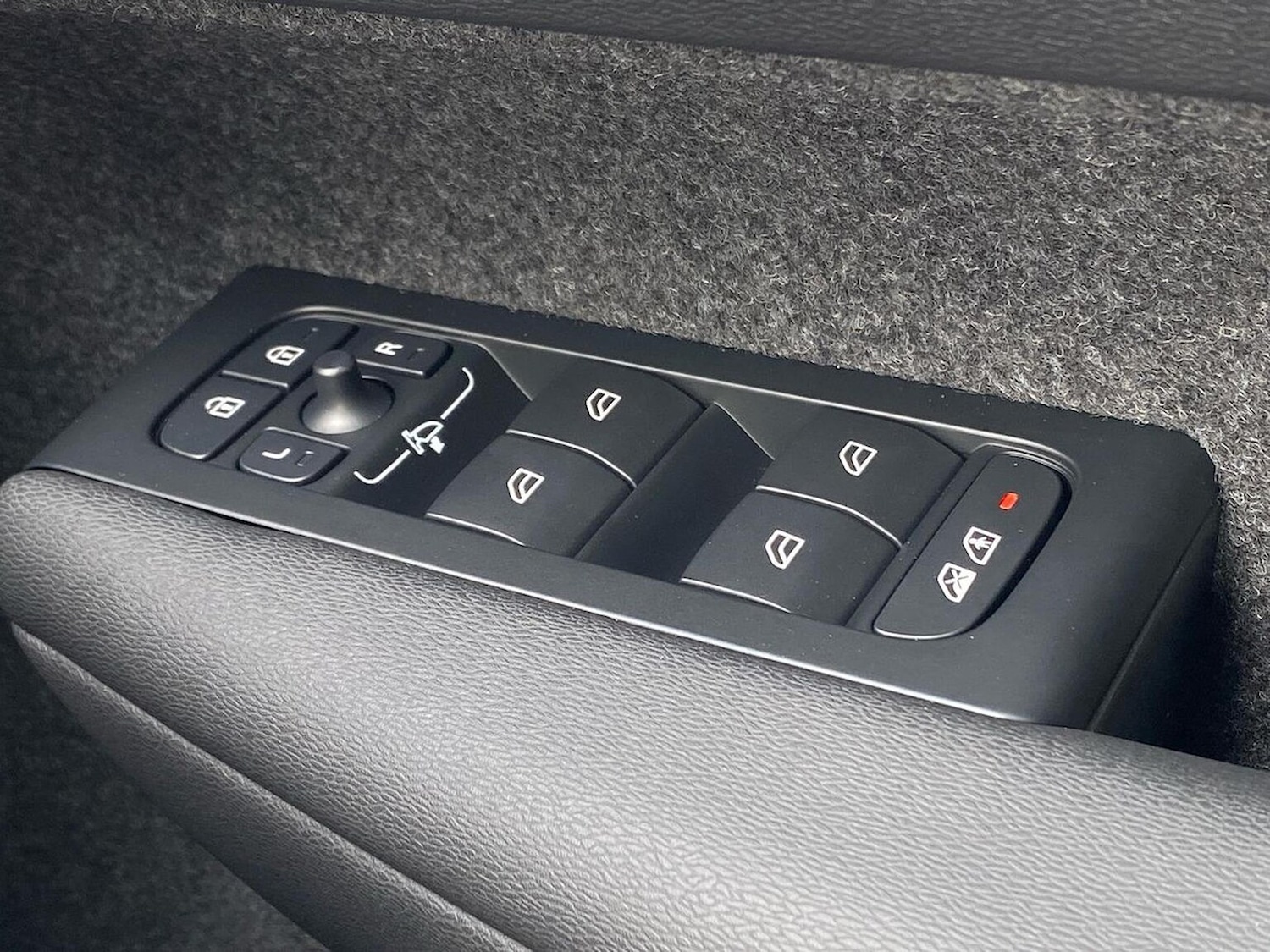 Used Volvo XC40 2025 for sale - 76444699: Photo 22