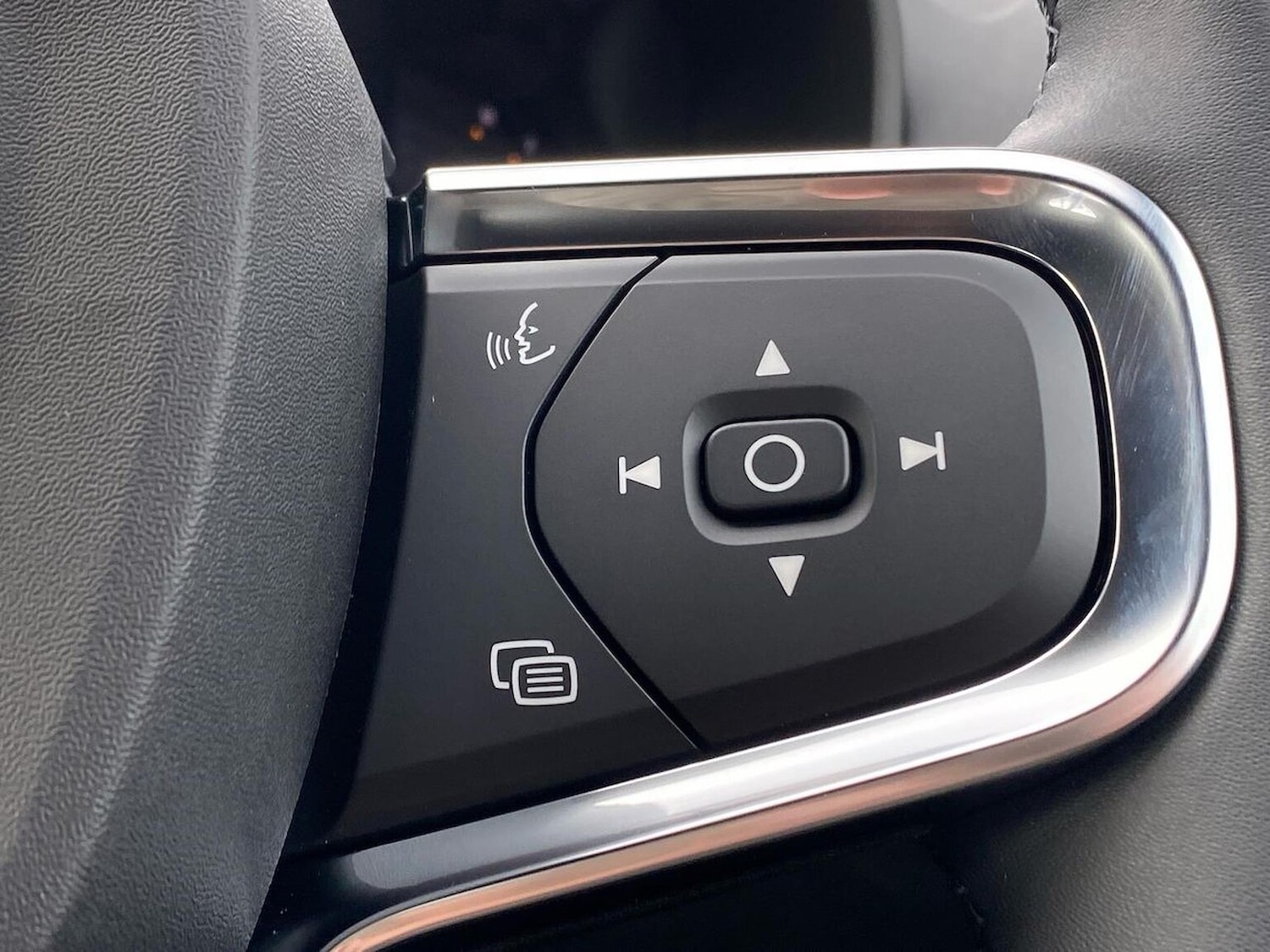 Used Volvo XC40 2025 for sale - 76444699: Photo 27