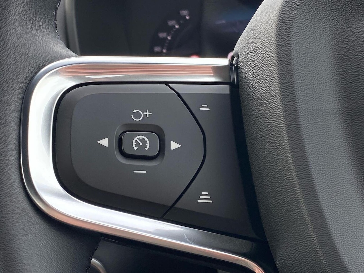 Used Volvo XC40 2025 for sale - 76444699: Photo 28