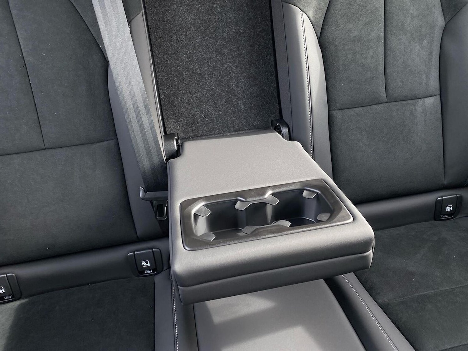 Used Volvo XC40 2025 for sale - 76444699: Photo 33