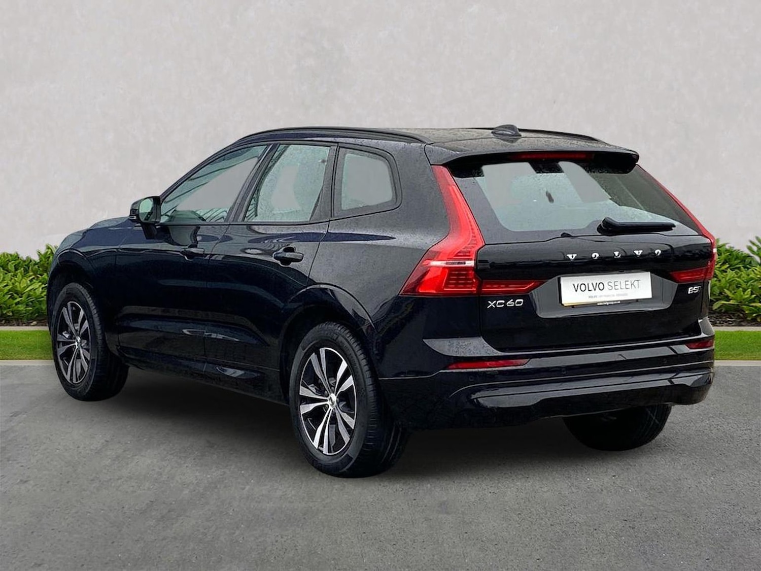 Used Volvo XC60 2023 for sale - 78191239: Photo 2